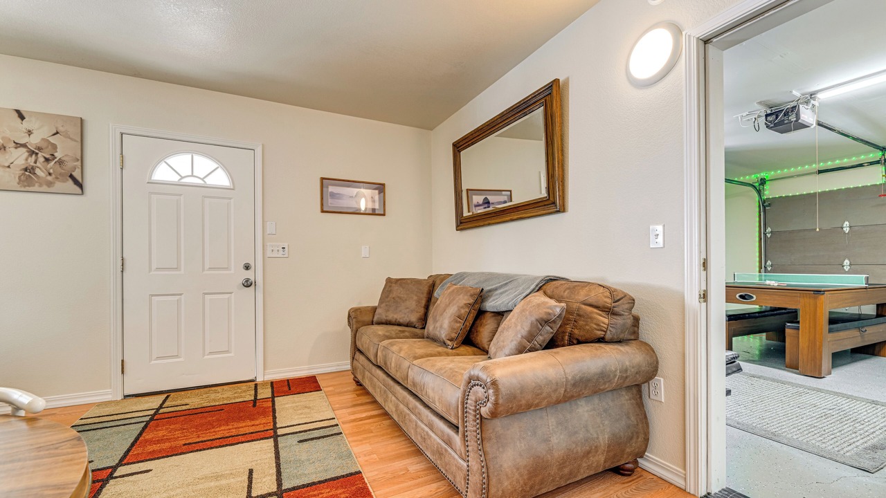 Photo of Livingroom in Cave Junction