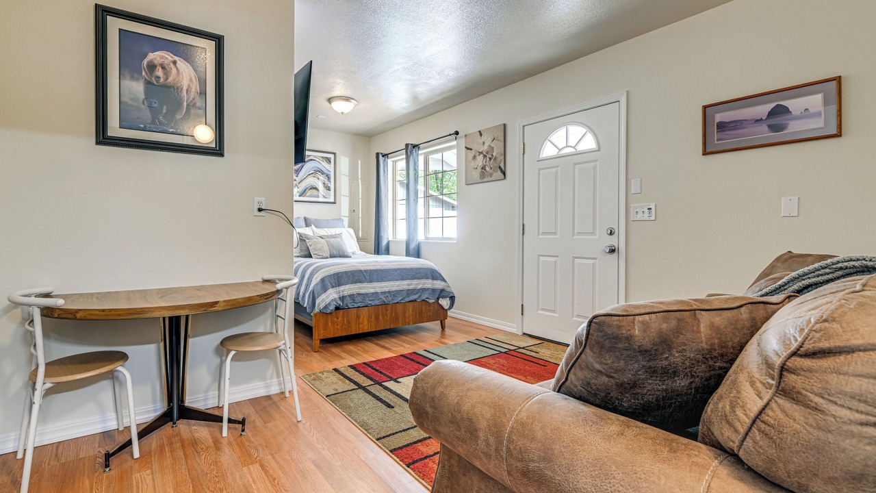Photo of Bedroom in Cave Junction