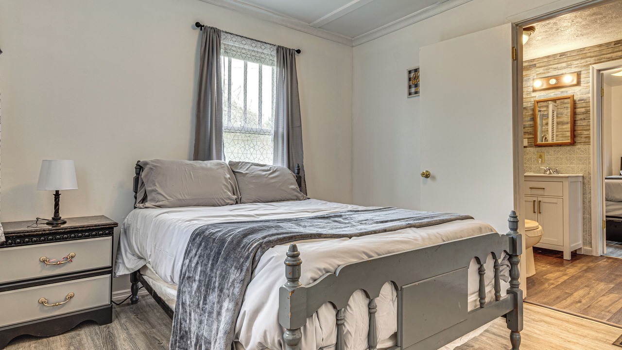 Photo of Bedroom in Sullivan