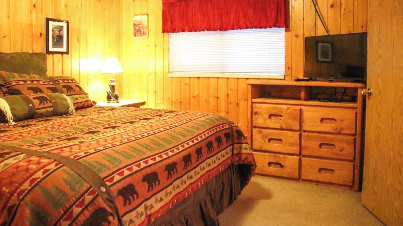 Photo of Bedroom in West Yellowstone