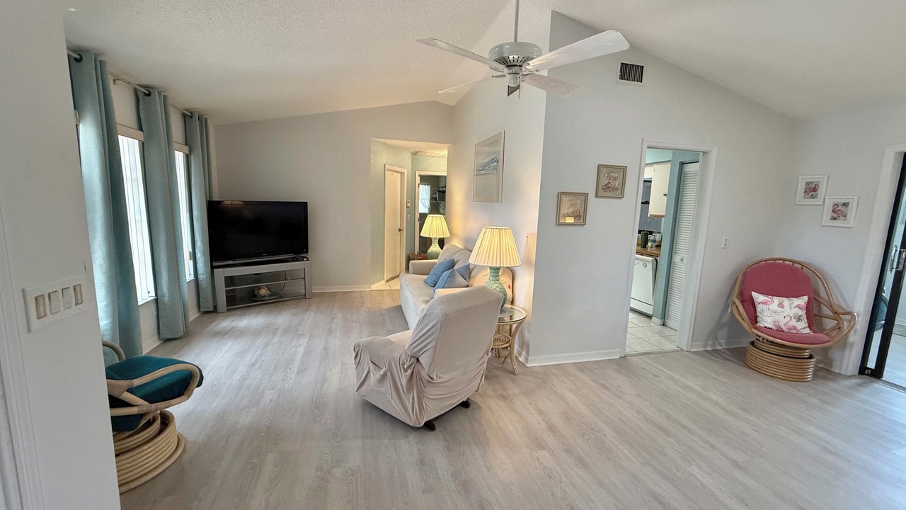 Photo of Livingroom in Gulf Cove