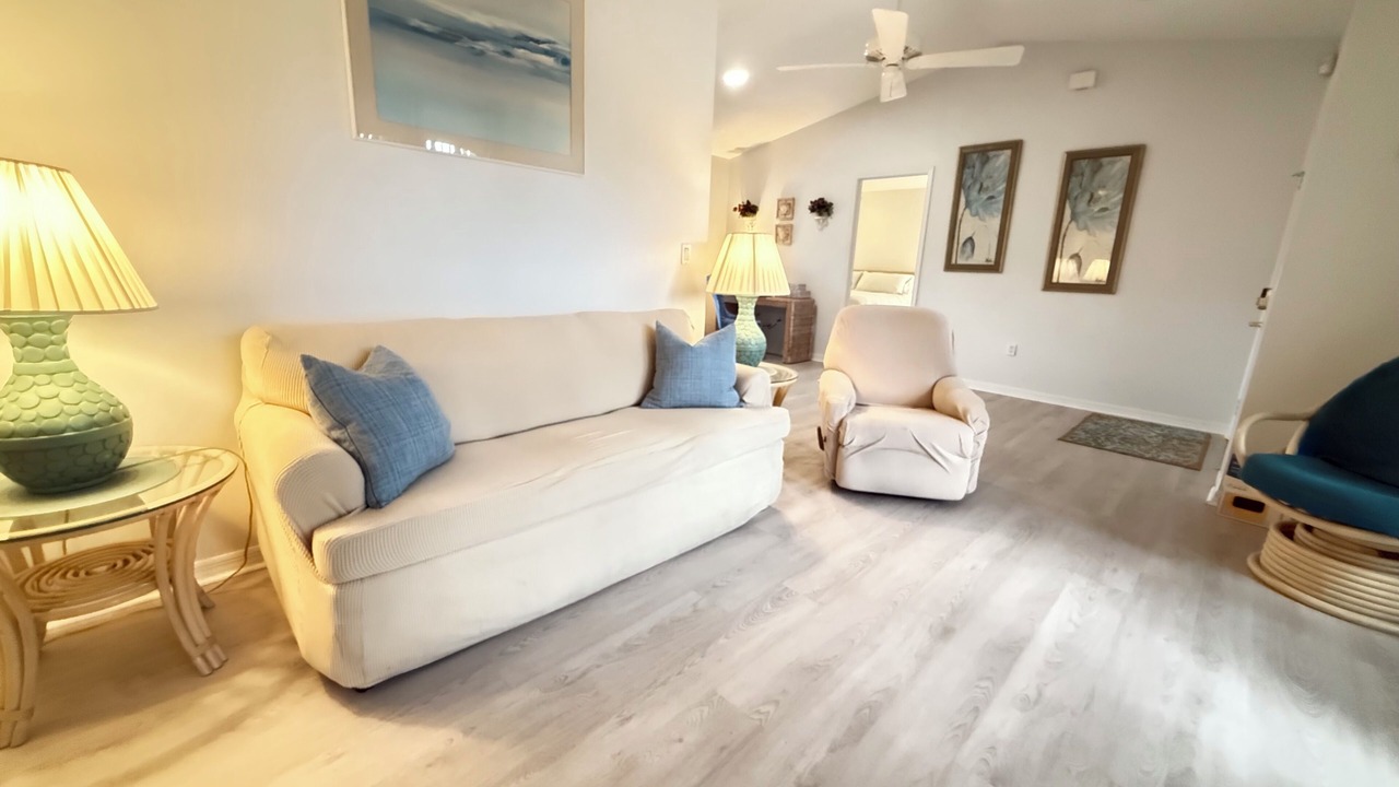 Photo of Livingroom in Gulf Cove