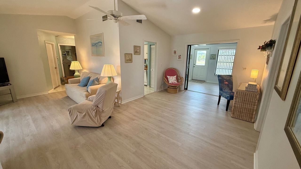 Photo of Livingroom in Gulf Cove