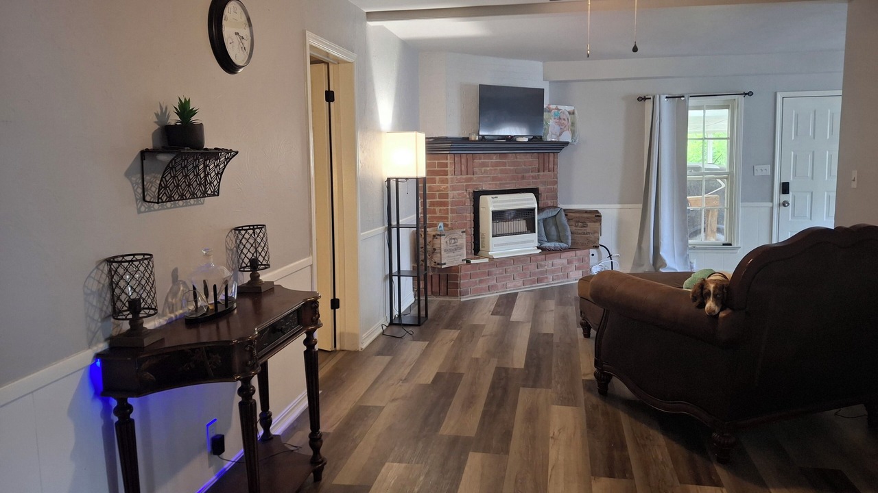 Photo of Livingroom in Ada