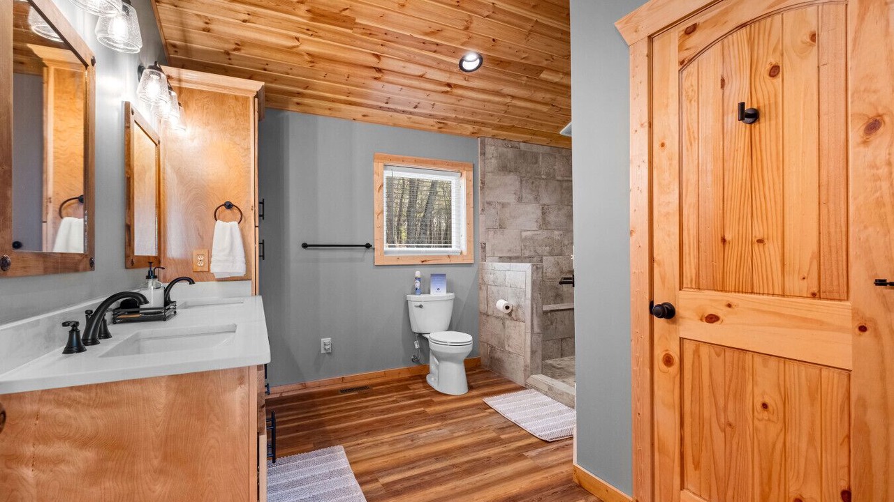 Photo of Bathroom in Cedar Bluff