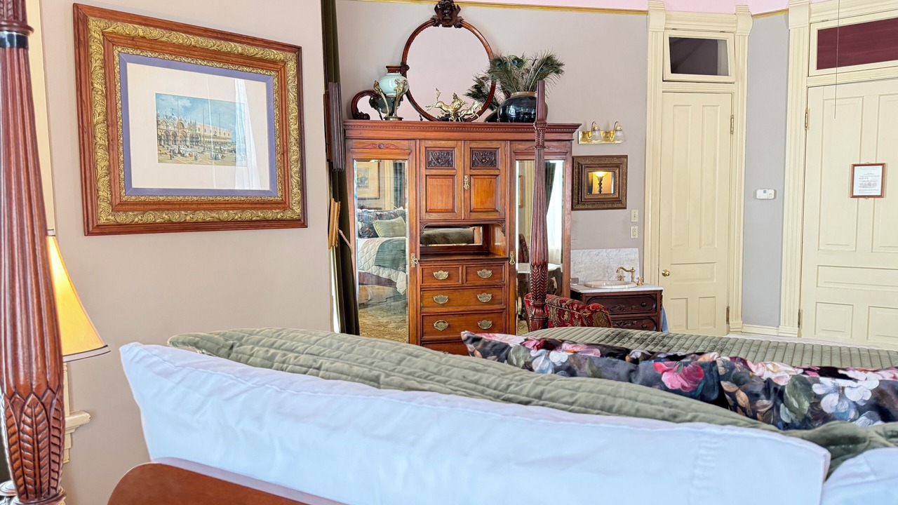 Photo of Bedroom in East of Broadway