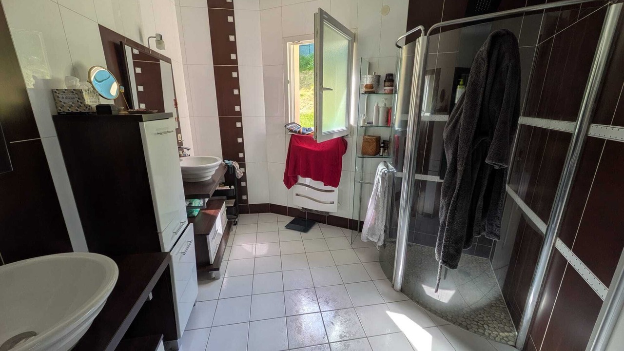 Photo of Bathroom in Brie-et-Angonnes