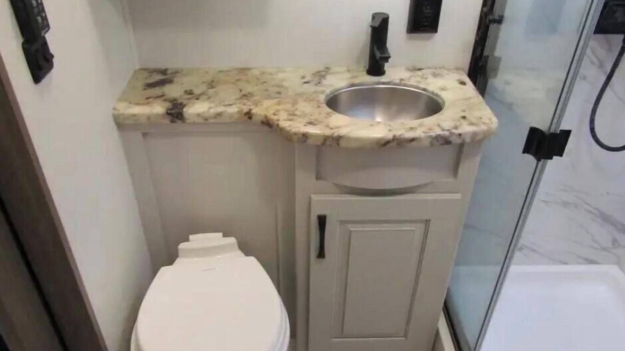 Photo of Bathroom in Wildwood Lake