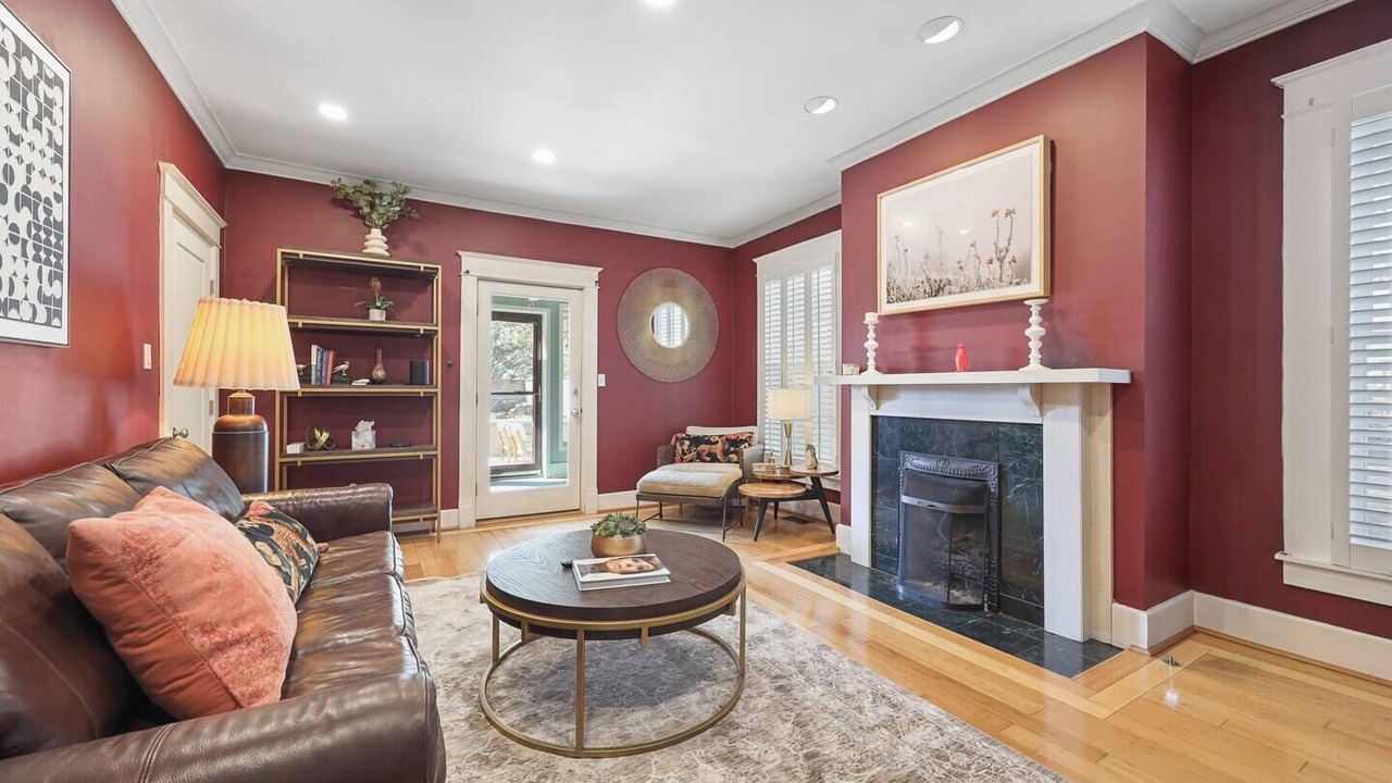 Photo of Livingroom in 12 South