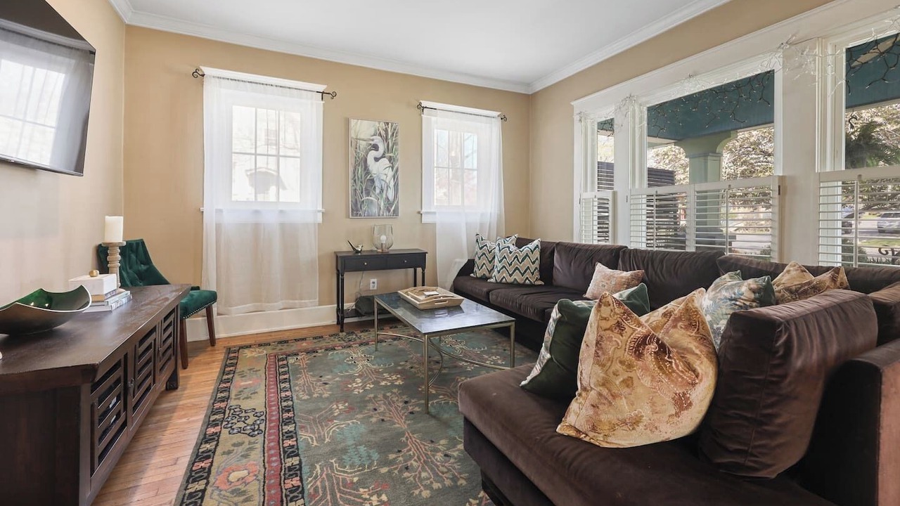 Photo of Livingroom in 12 South