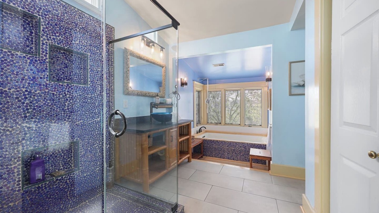 Photo of Bathroom in 12 South