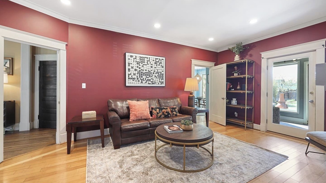Photo of Livingroom in 12 South