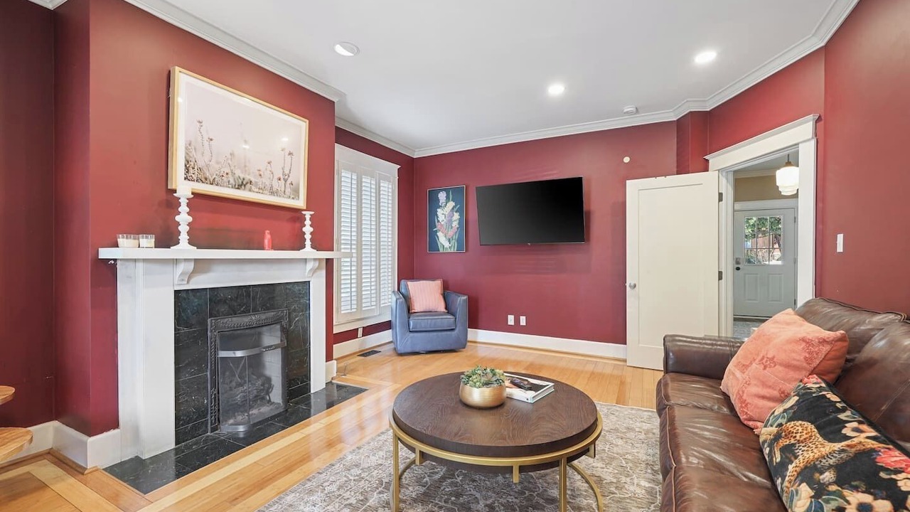 Photo of Livingroom in 12 South