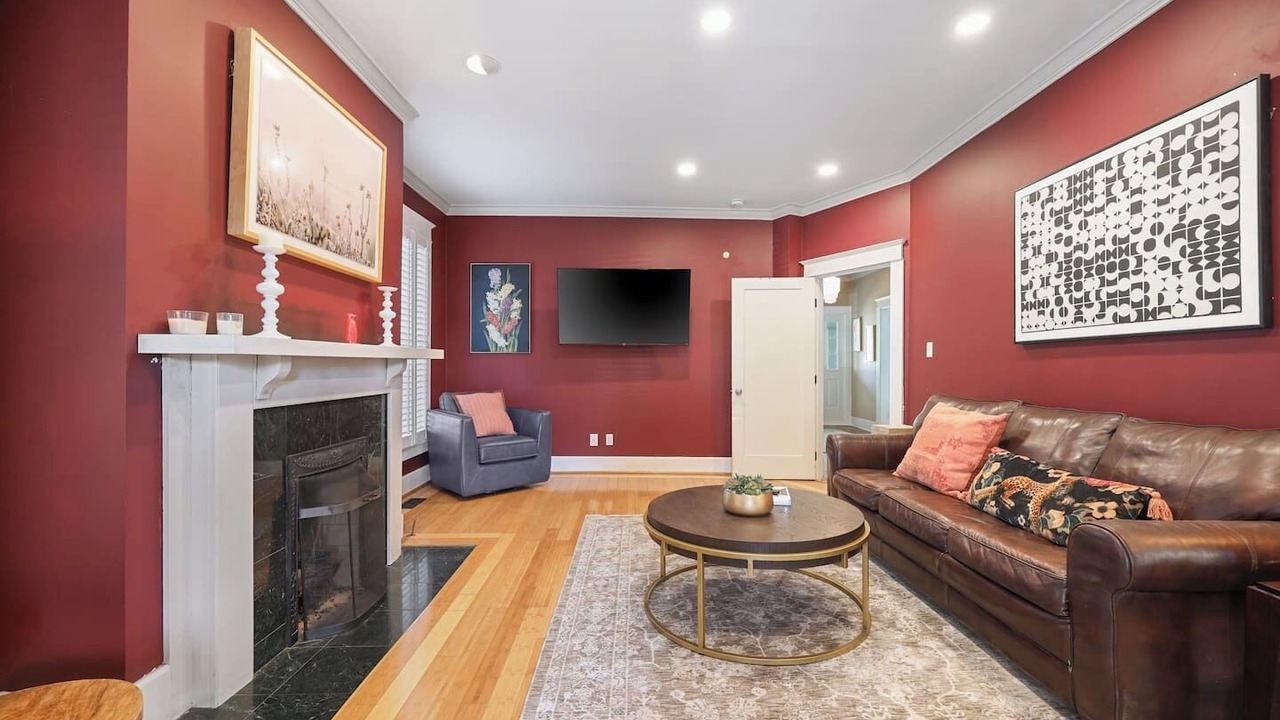 Photo of Livingroom in 12 South