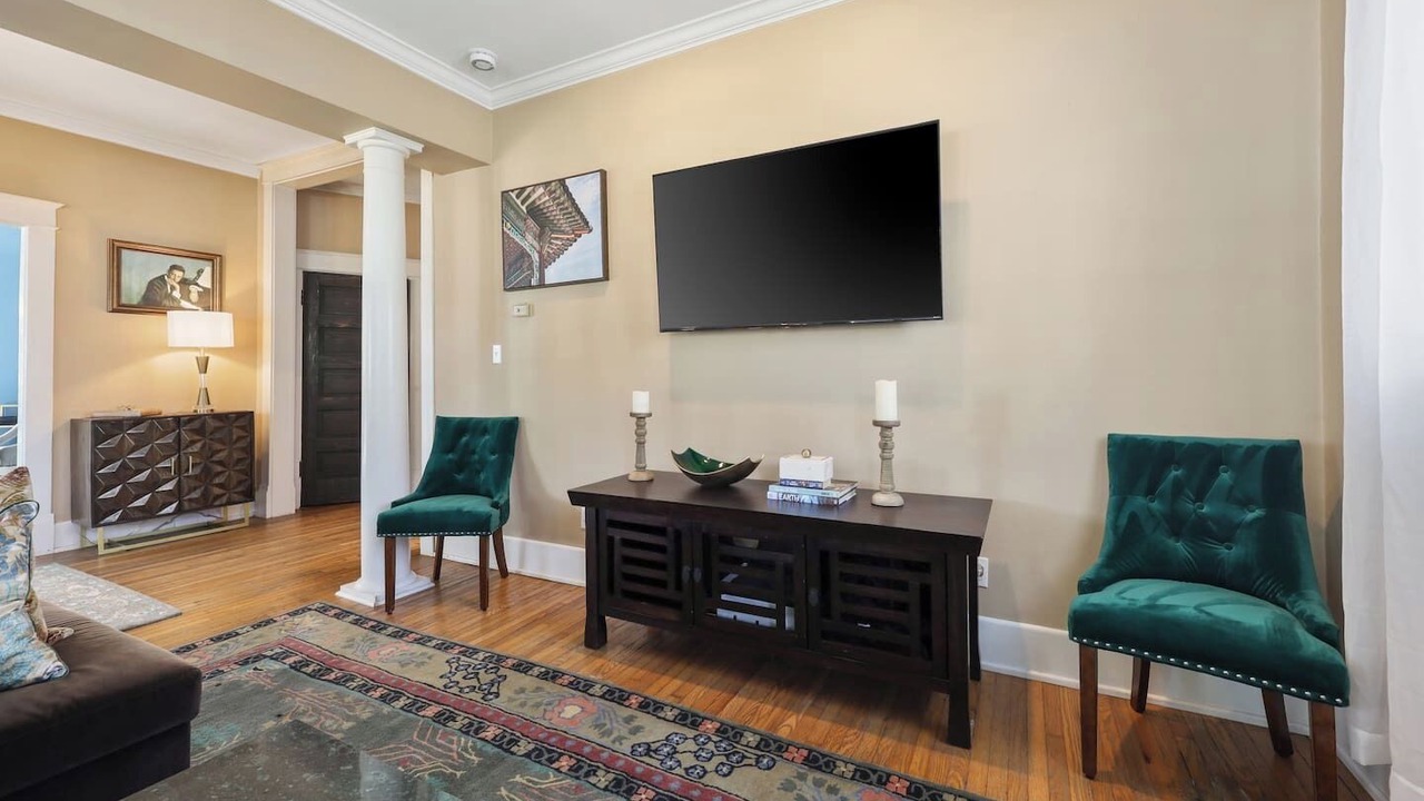 Photo of Livingroom in 12 South