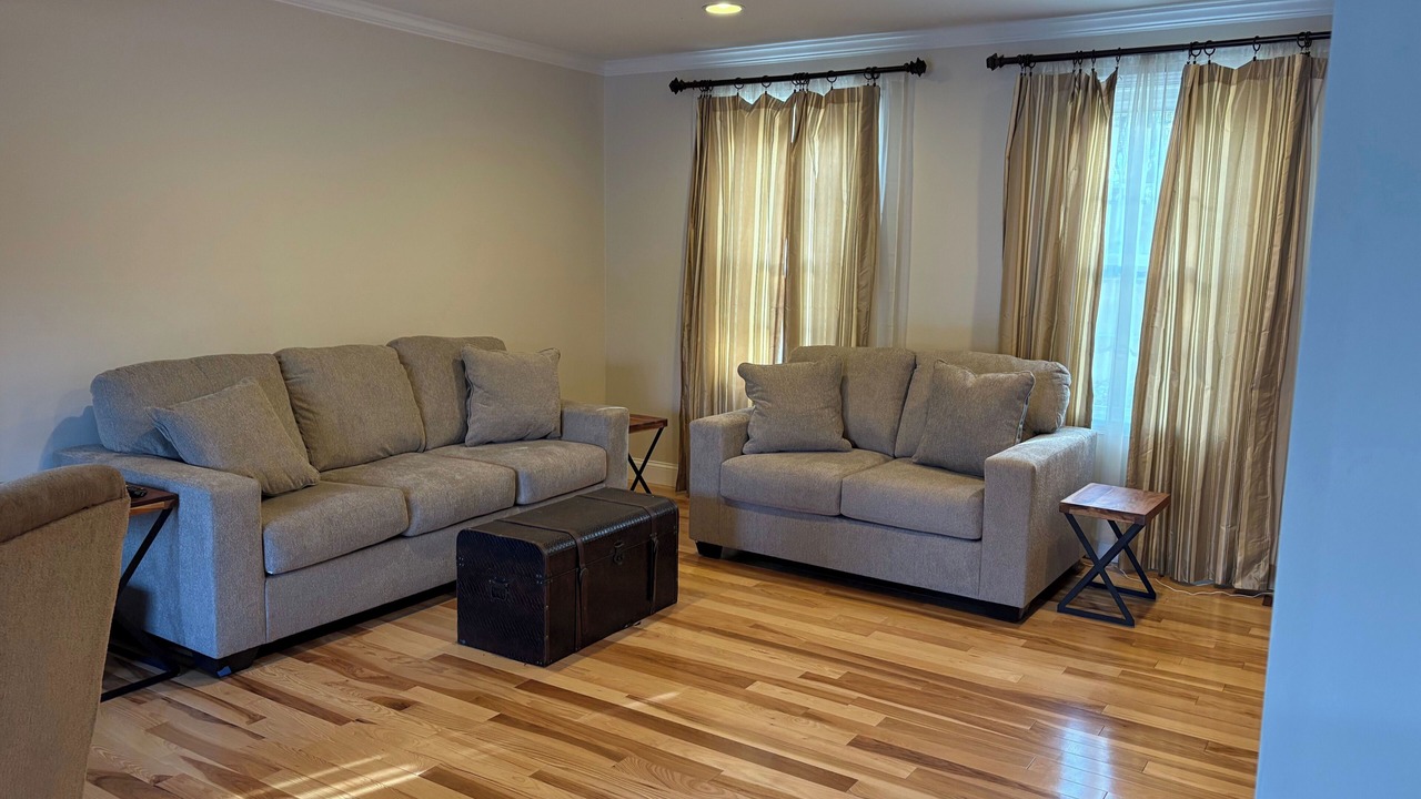 Photo of Livingroom in Parole