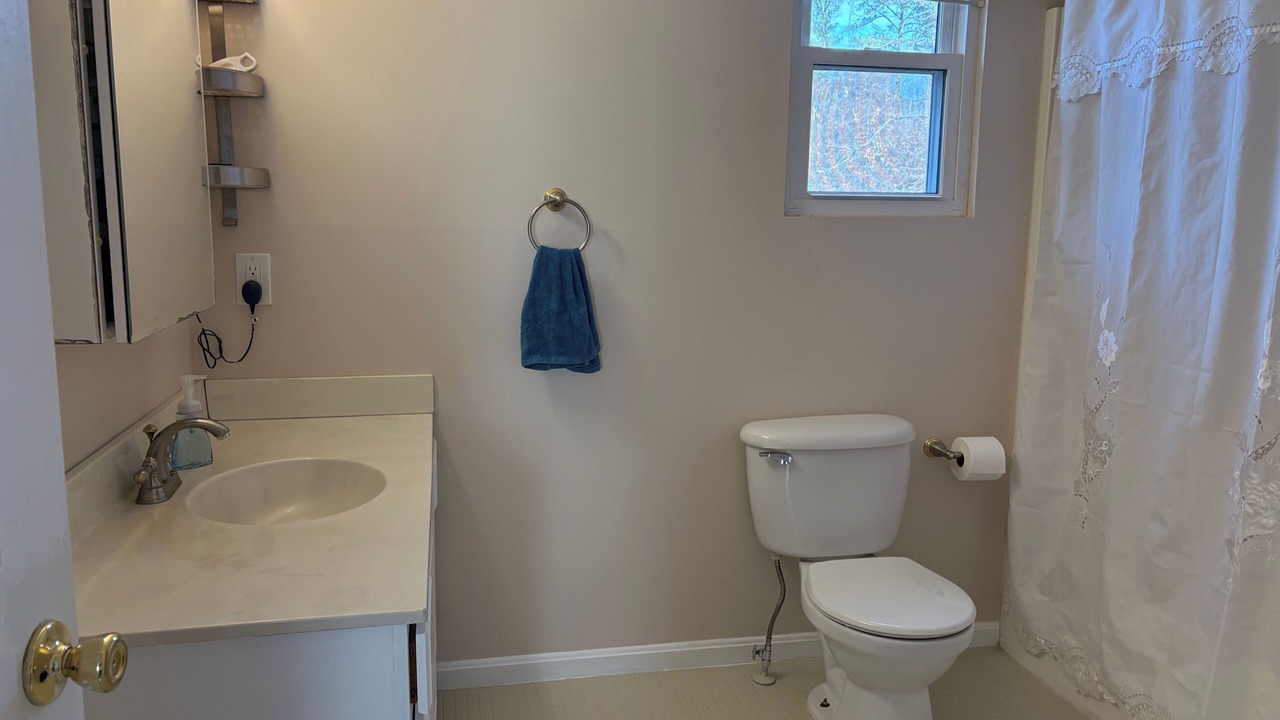 Photo of Bathroom in Parole