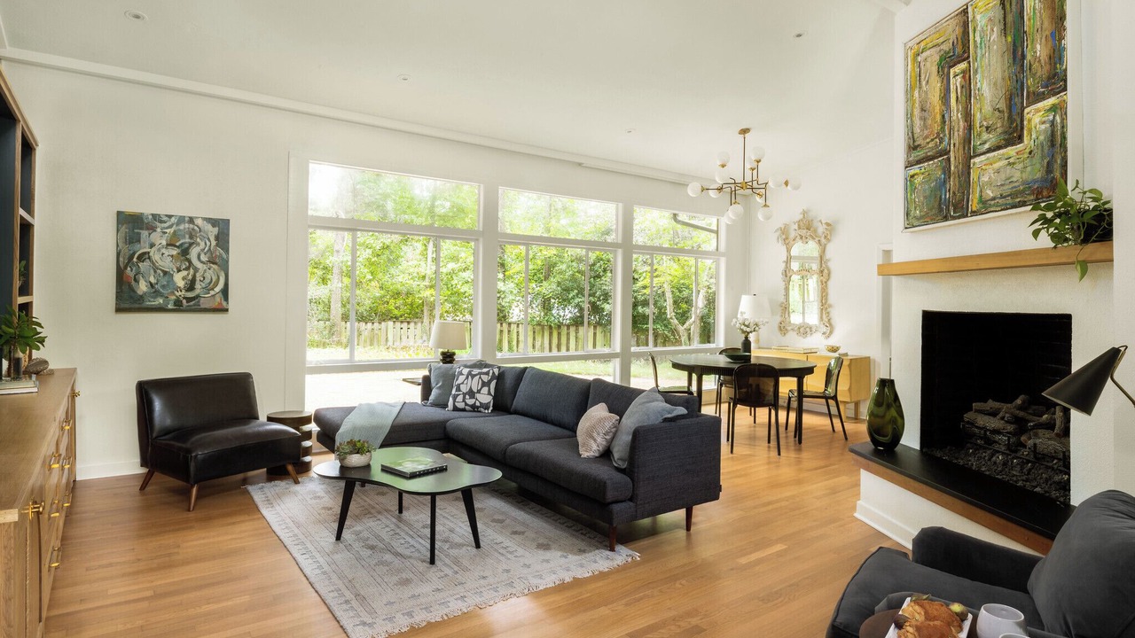 Photo of Livingroom in Chapel Hill