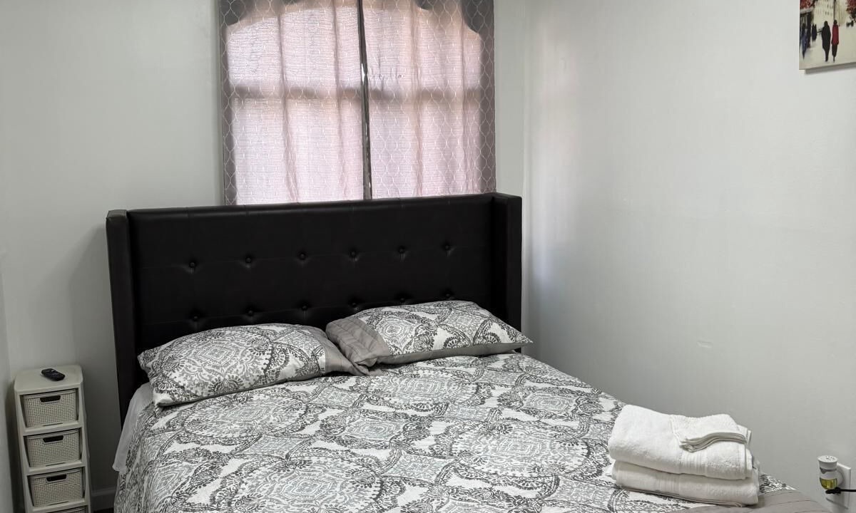 Photo of Bedroom in South Oakland