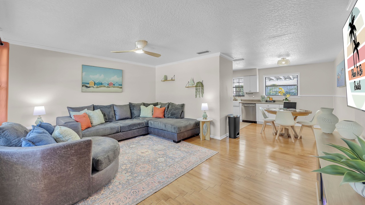 Photo of Livingroom in Dolphin's Cove
