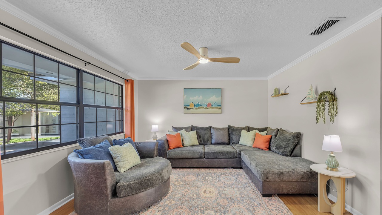 Photo of Livingroom in Dolphin's Cove