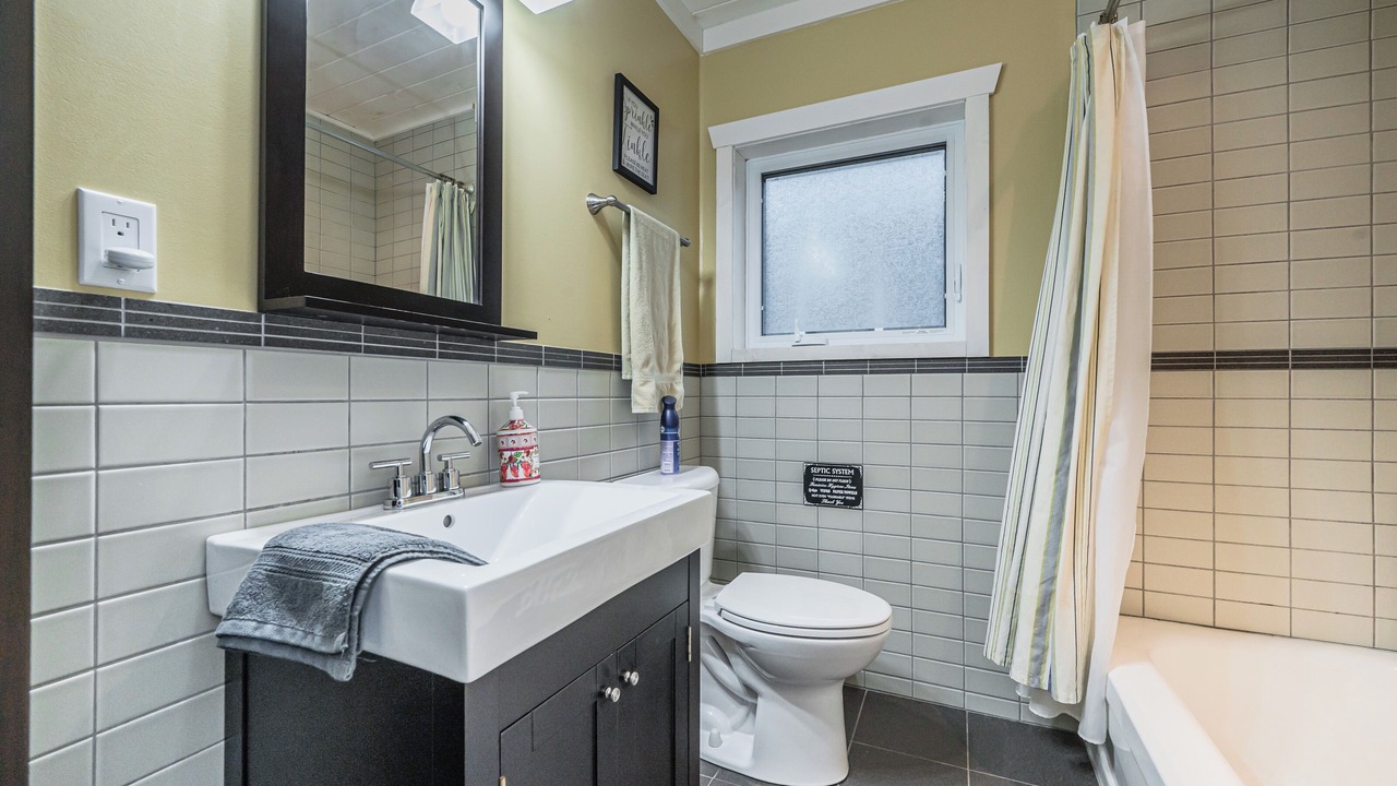 Photo of Bathroom in Lion's Head