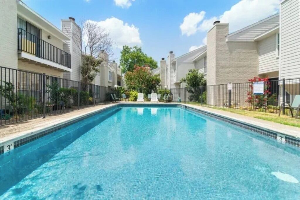 Photo of Outdoor in Spring Branch West