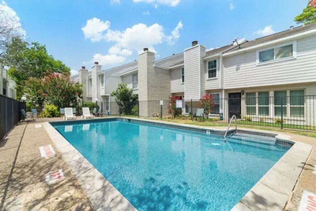 Photo of Outdoor in Spring Branch West