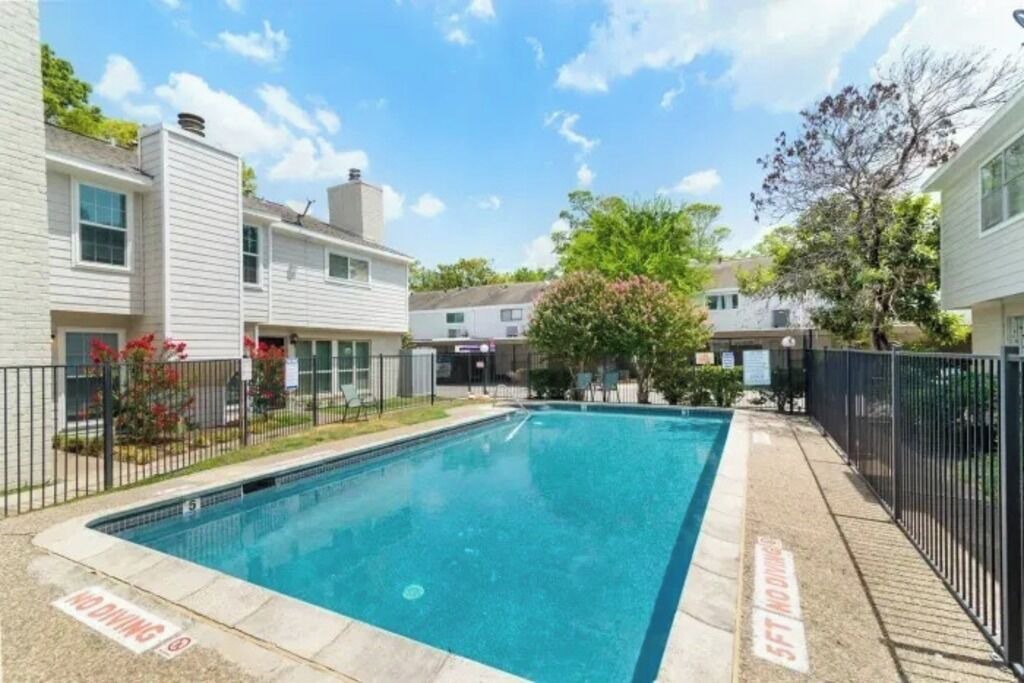 Photo of Outdoor in Spring Branch West