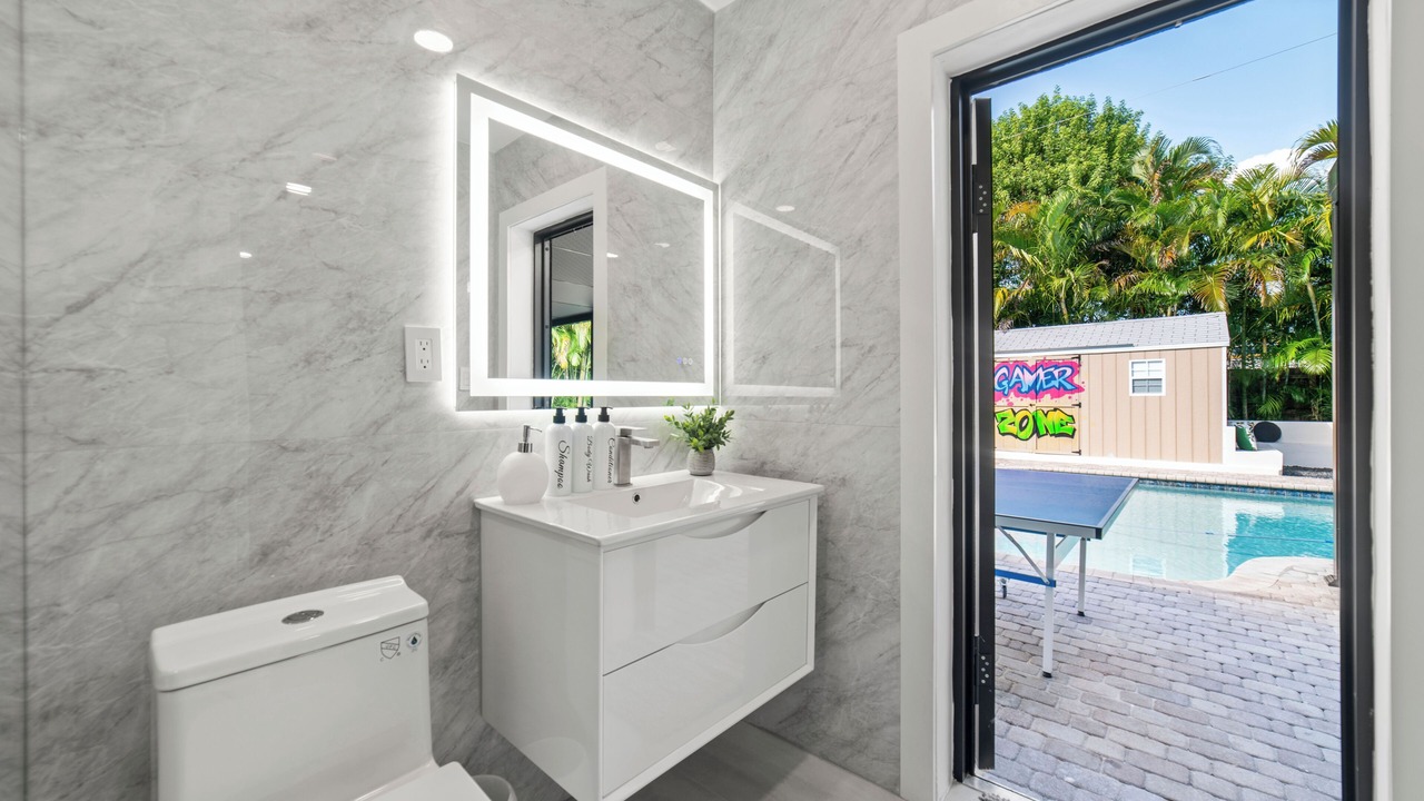 Photo of Bathroom in Hialeah