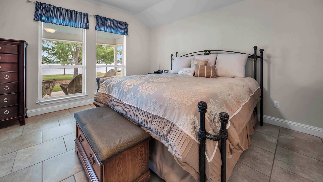 Photo of Bedroom in Coffee City
