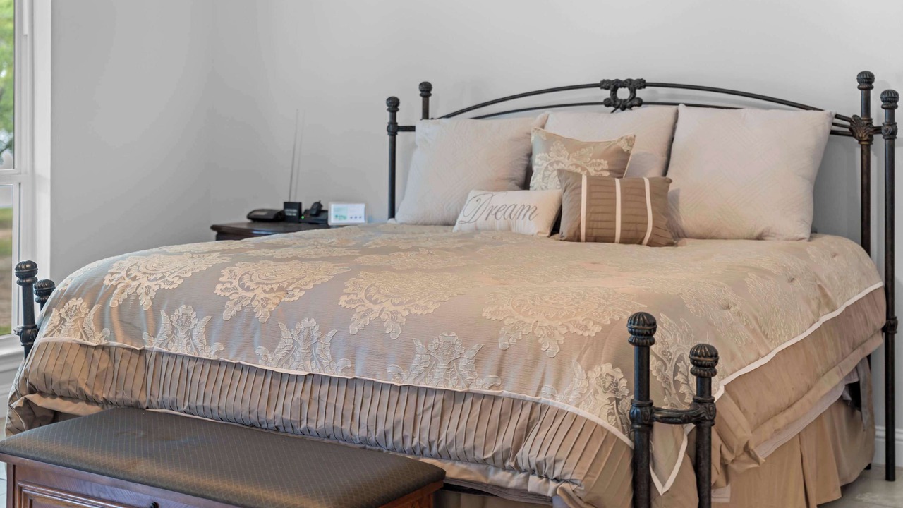 Photo of Bedroom in Coffee City