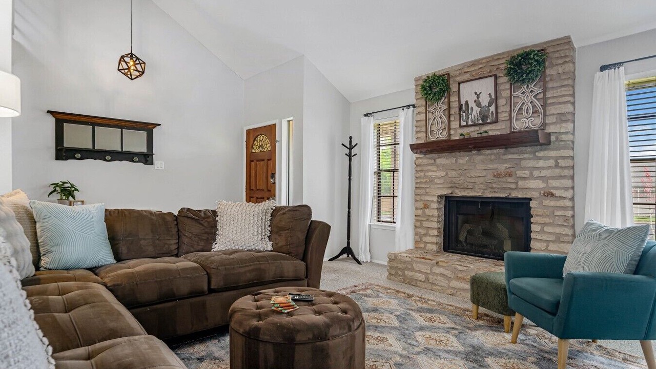 Photo of Livingroom in Wells Branch