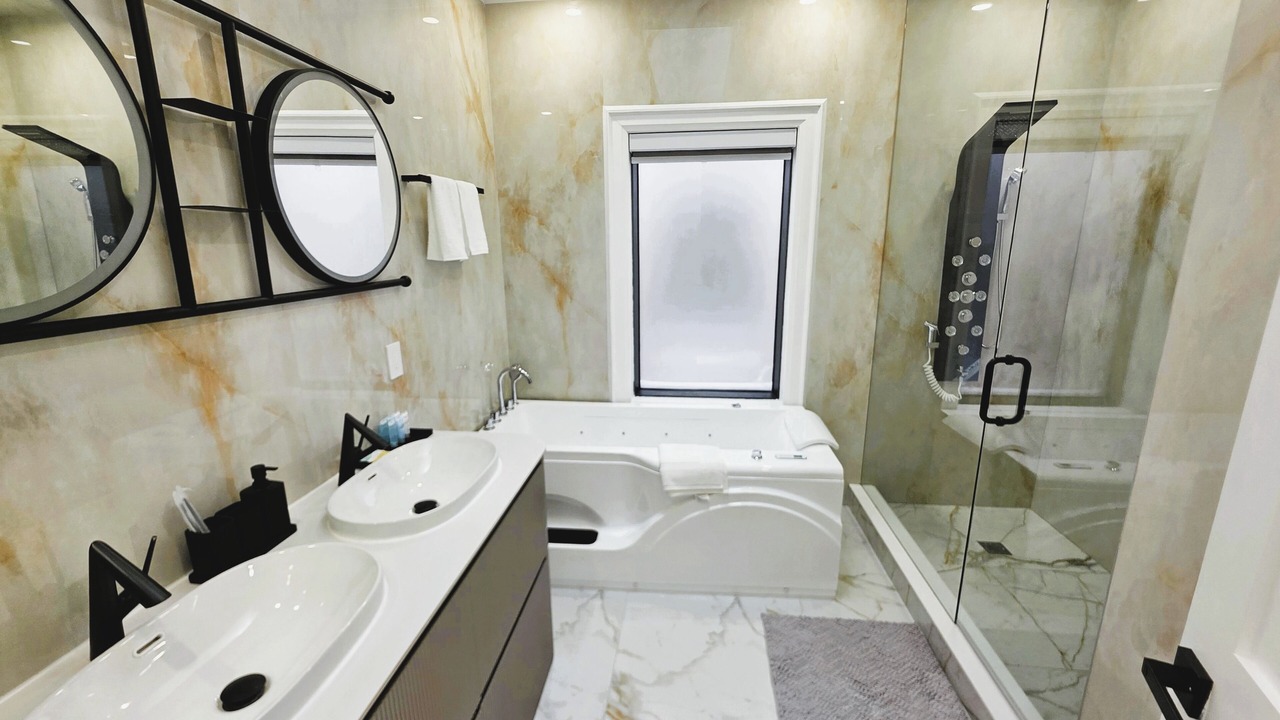Photo of Bathroom in Woodbine Gardens