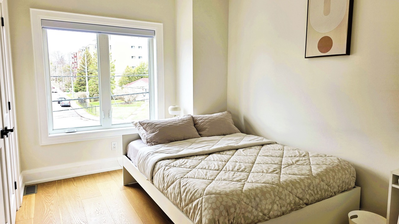Photo of Bedroom in Woodbine Gardens