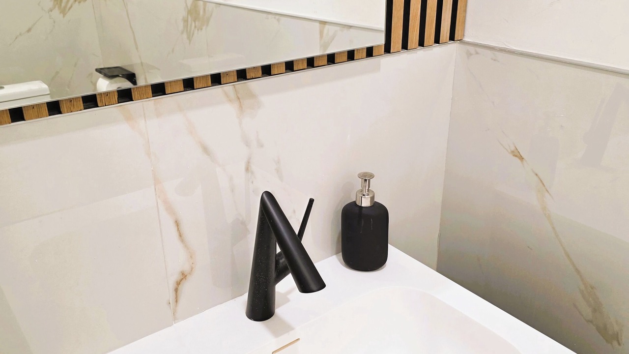 Photo of Bathroom in Woodbine Gardens