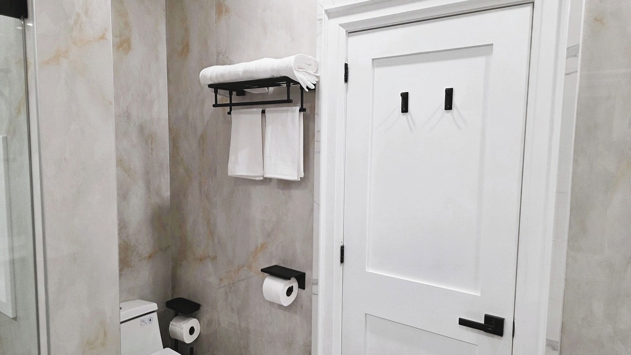 Photo of Bathroom in Woodbine Gardens