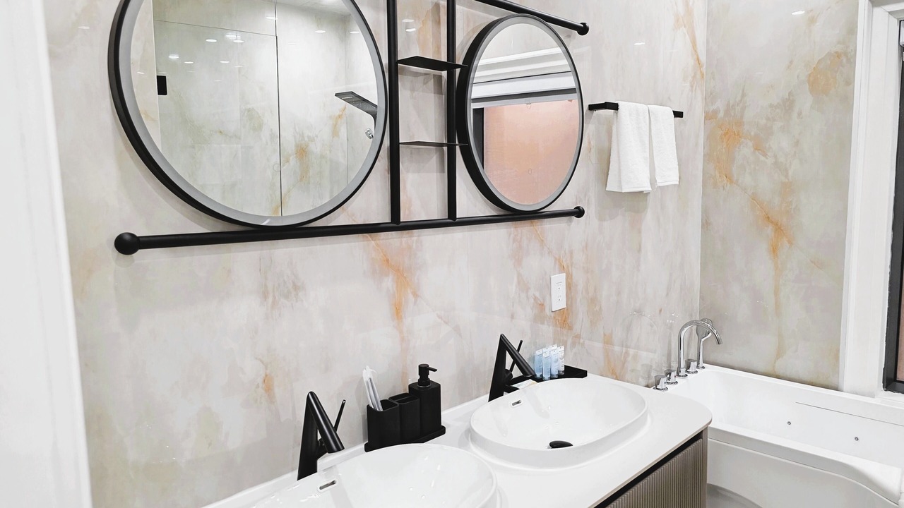 Photo of Bathroom in Woodbine Gardens