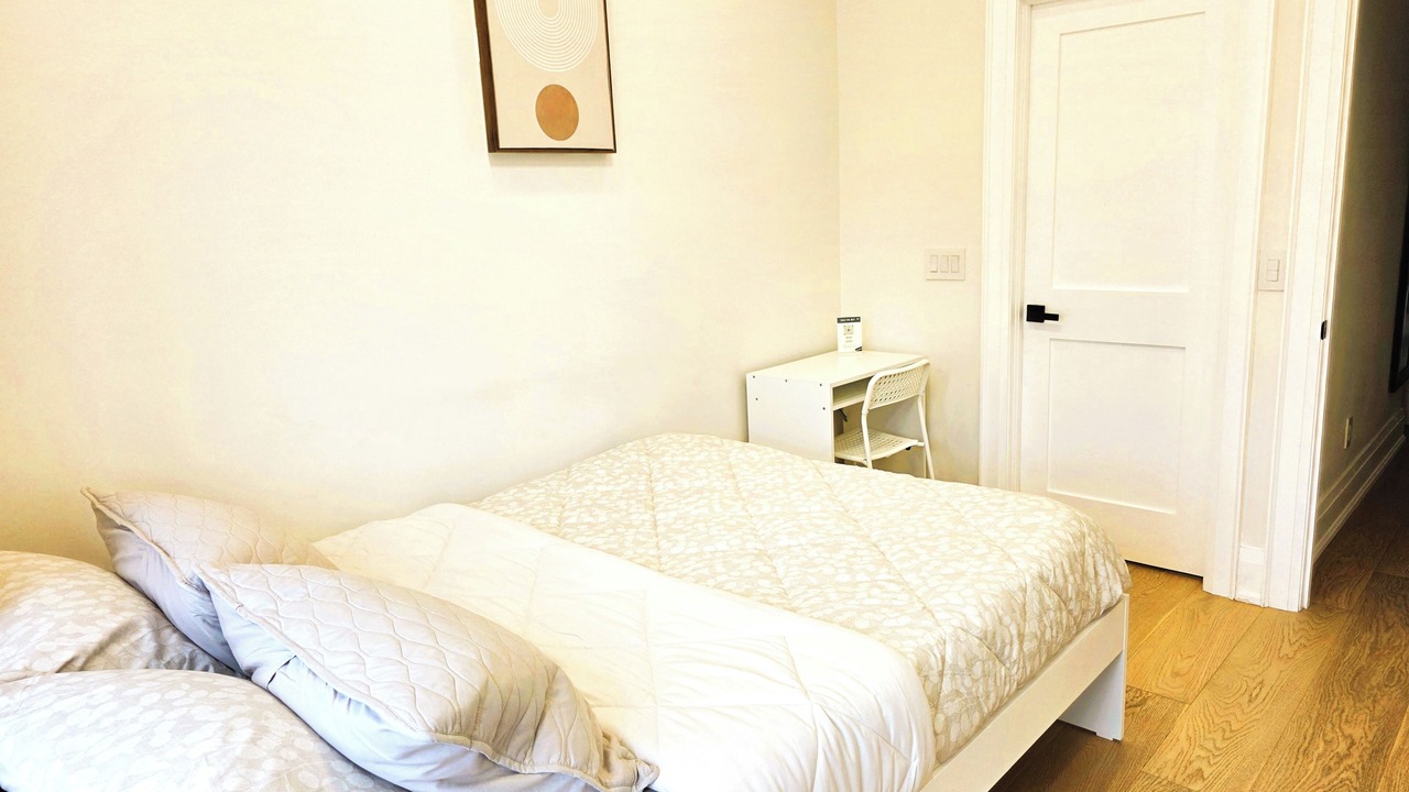 Photo of Bedroom in Woodbine Gardens