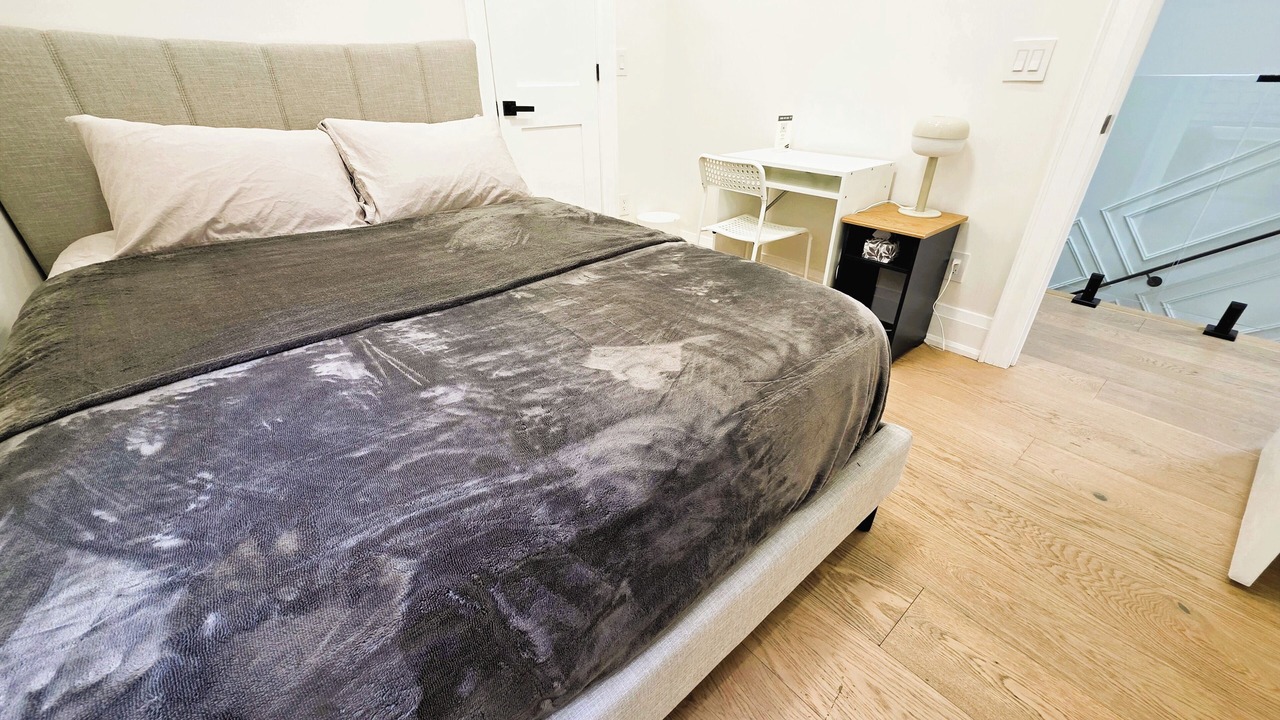 Photo of Bedroom in Woodbine Gardens