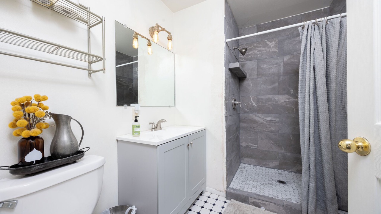 Photo of Bathroom in Aztec