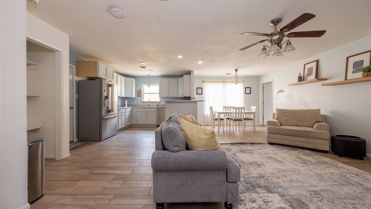 Photo of Livingroom in Aztec