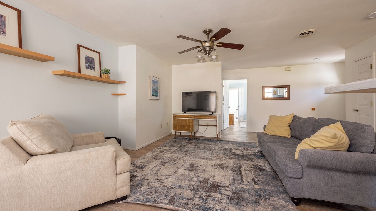 Photo of Livingroom in Aztec