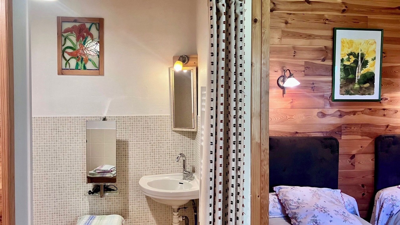 Photo of Bathroom in Felines
