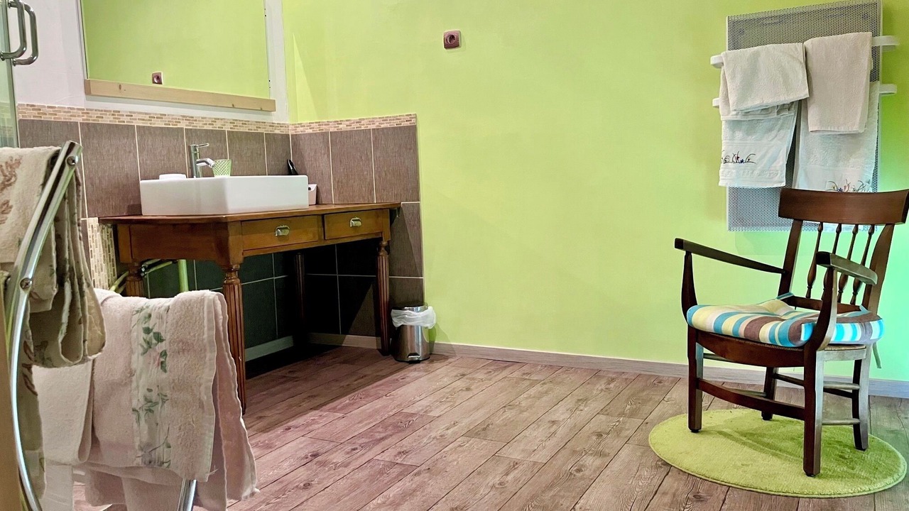 Photo of Bathroom in Felines