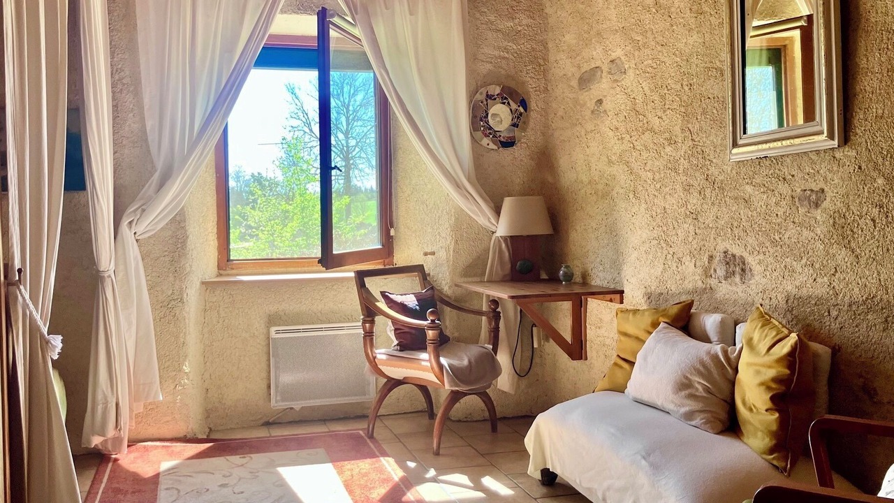 Photo of Livingroom in Felines