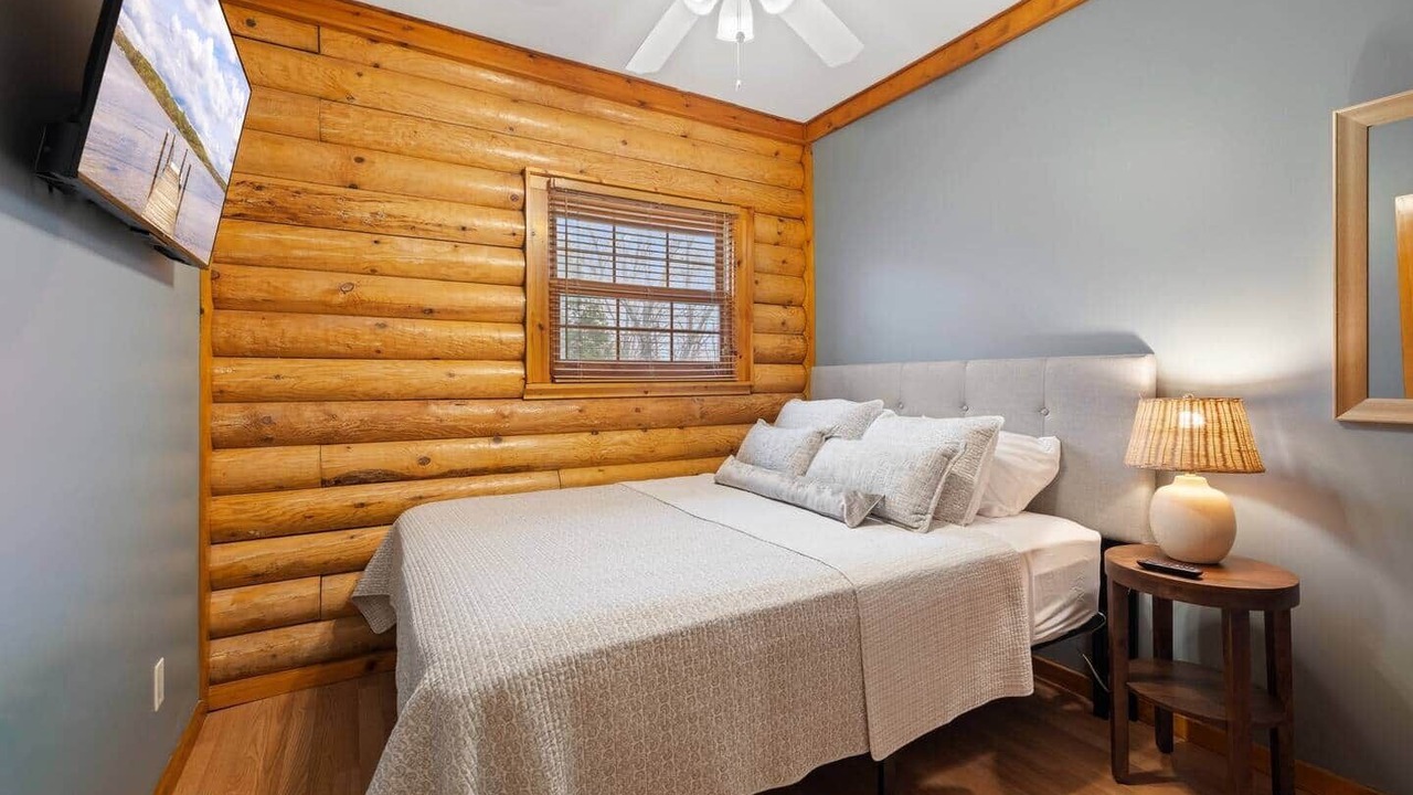 Photo of Bedroom in Benton