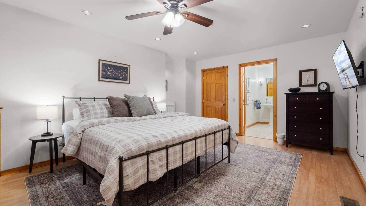 Photo of Bedroom in Benton