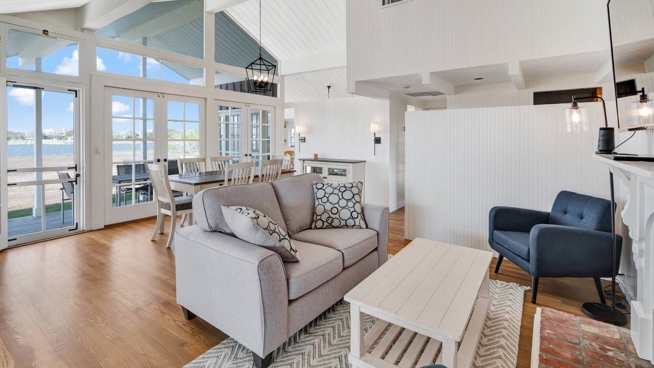 Photo of Livingroom in Quogue