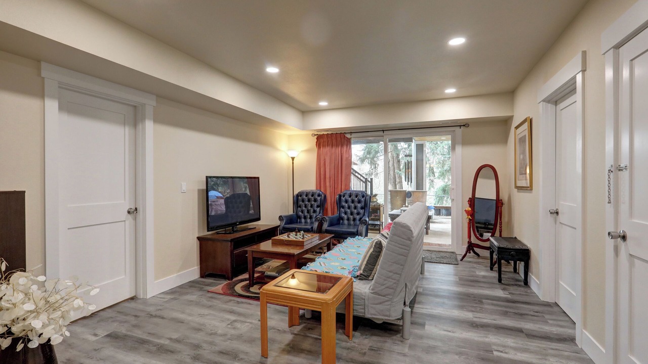 Photo of Livingroom in East Lake Hills